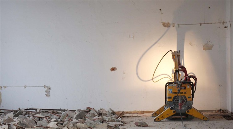 Abtragen des Estrich bis auf die Rohdecke